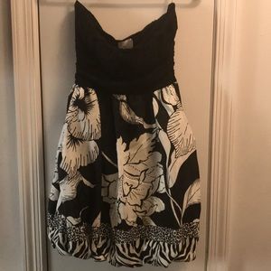 Black and white dress with bubble skirt & pockets